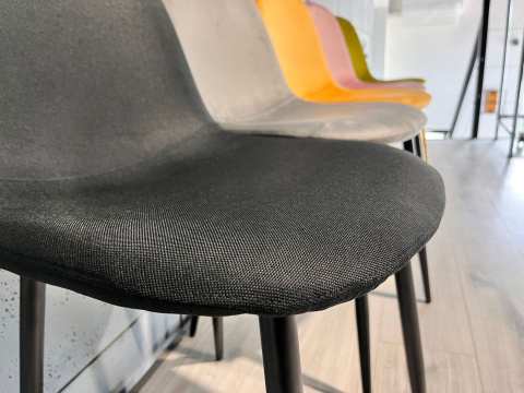 Krzesło tapicerowane GIULIA BLACK FABRIC Krzesło tapicerowane GIULIA BLACK FABRIC