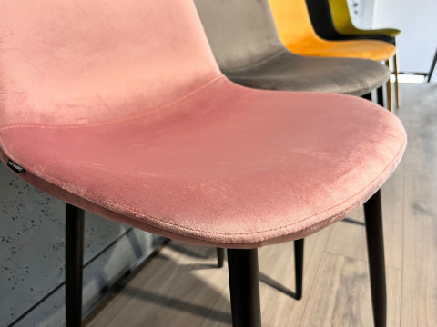 Krzesło tapicerowane GIULIA VELVET PINK Krzesło tapicerowane GIULIA VELVET PINK