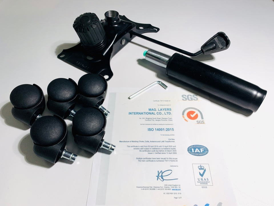 Fotel obrotowy do biurka CARRERA M BLACK PU Fotel obrotowy do biurka CARRERA M BLACK PU
